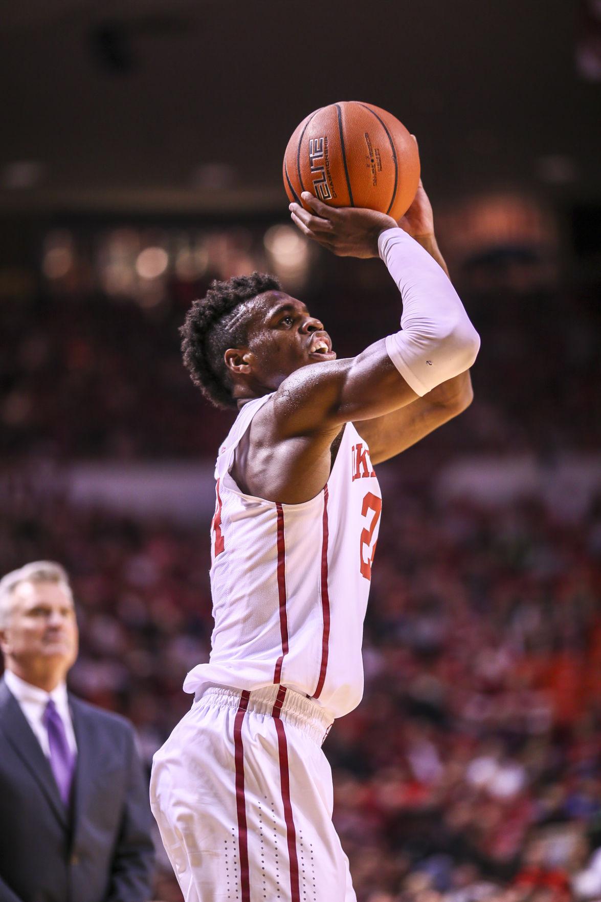Oklahoma basketball Buddy Hield closing in on alltime threepointer