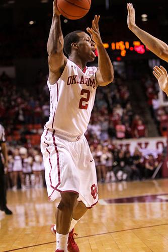 Dinjiyl Walker