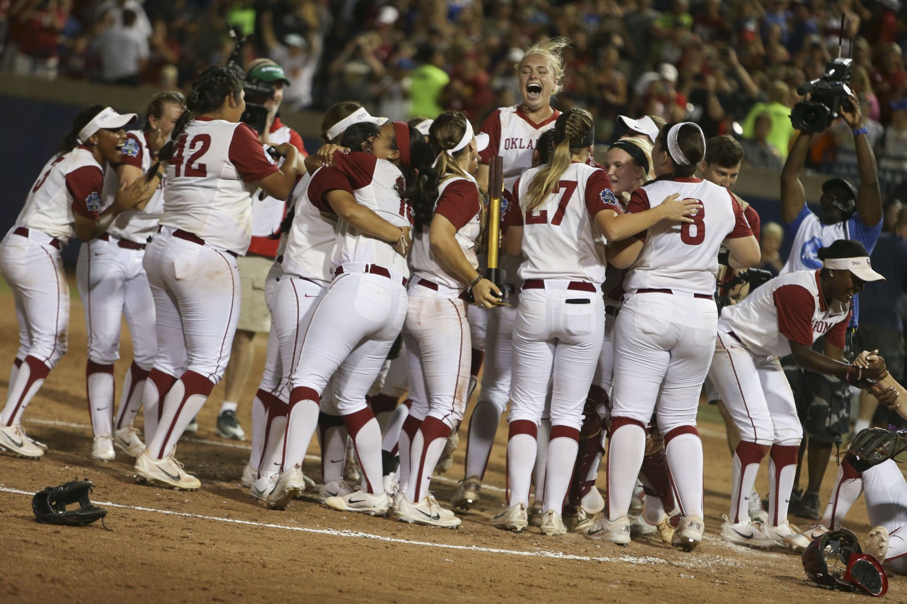 Oklahoma Softball: Sooners Beat Florida To Become 2017 National ...