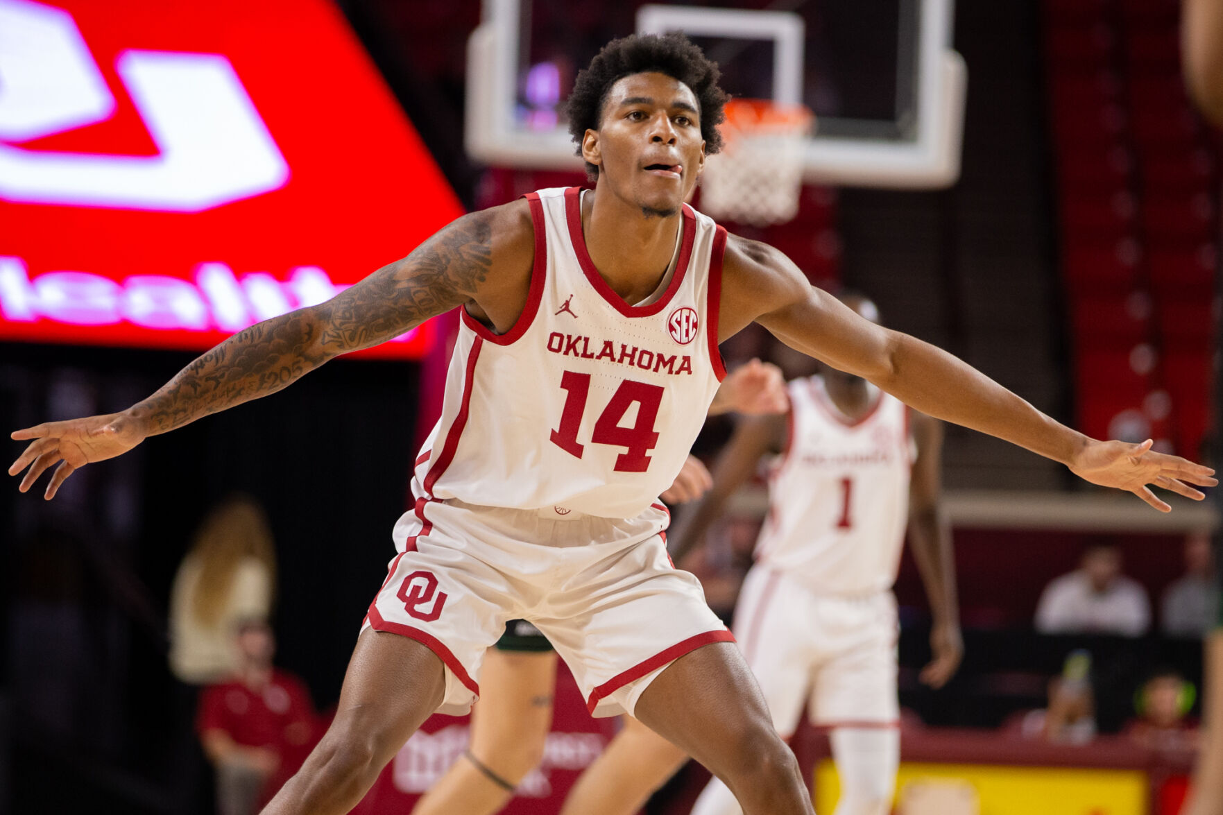 OU men s basketball wins Battle 4 Atlantis beats Louisville Sports oudaily