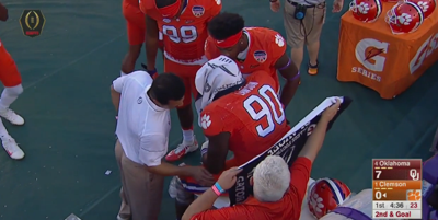 College Football Playoff Shaq Lawson Injures Knee Leaves