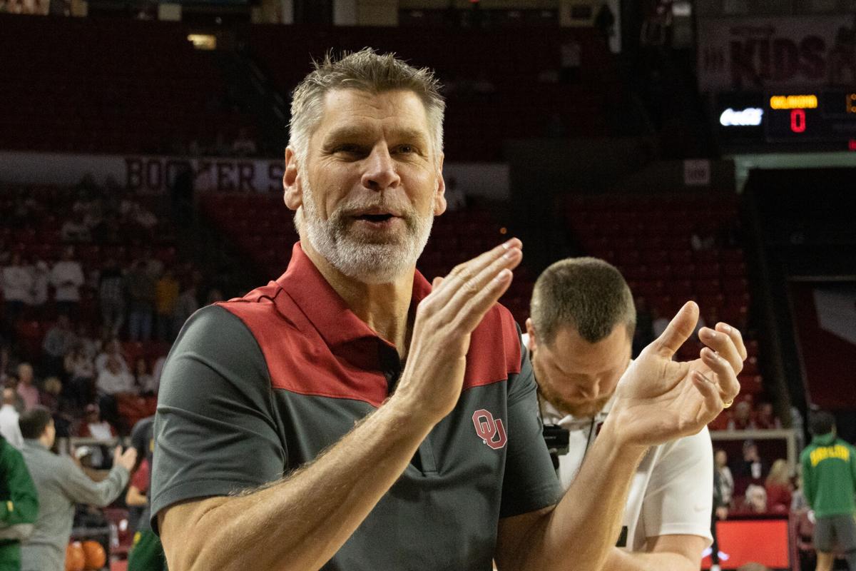OU Basketball: Porter Moser's New-Look Sooners Open Season Monday Night -  Sports Illustrated Oklahoma Sooners News, Analysis and More