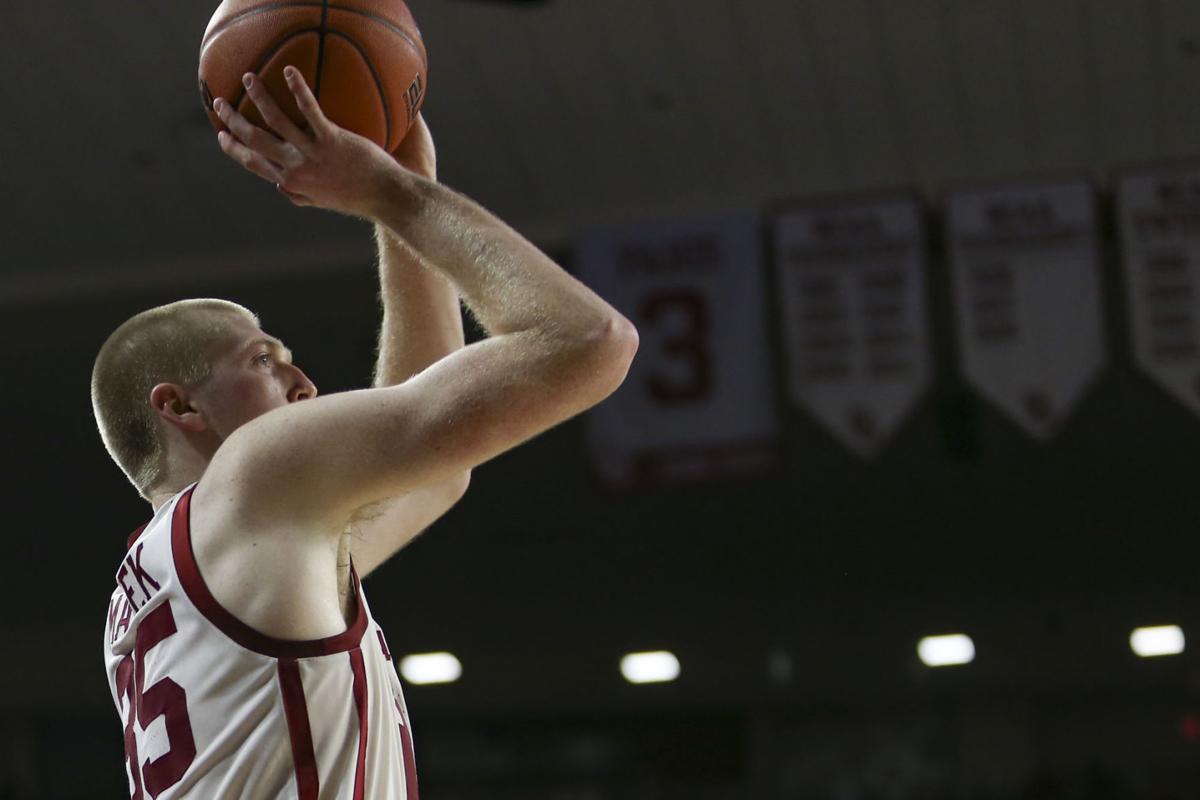 Ou Men S Basketball Sooners Best Horned Frogs 83 63 Brady Manek