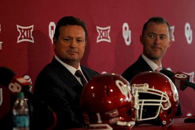 Ou Football Bob Stoops Won T Assume Coaching Roll In Sooners Vs Baylor Sports Oudaily Com ou football bob stoops won t assume