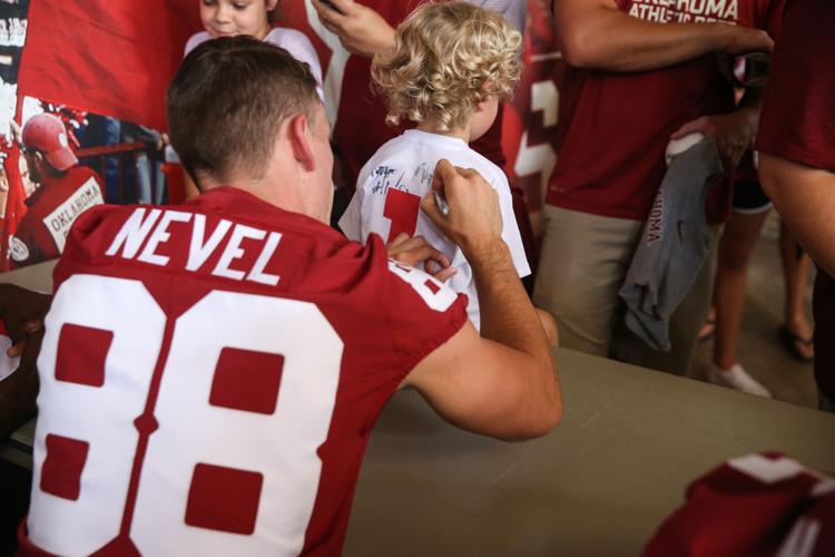 Oklahoma football: Players, Lincoln Riley sign autographs for Meet the ...