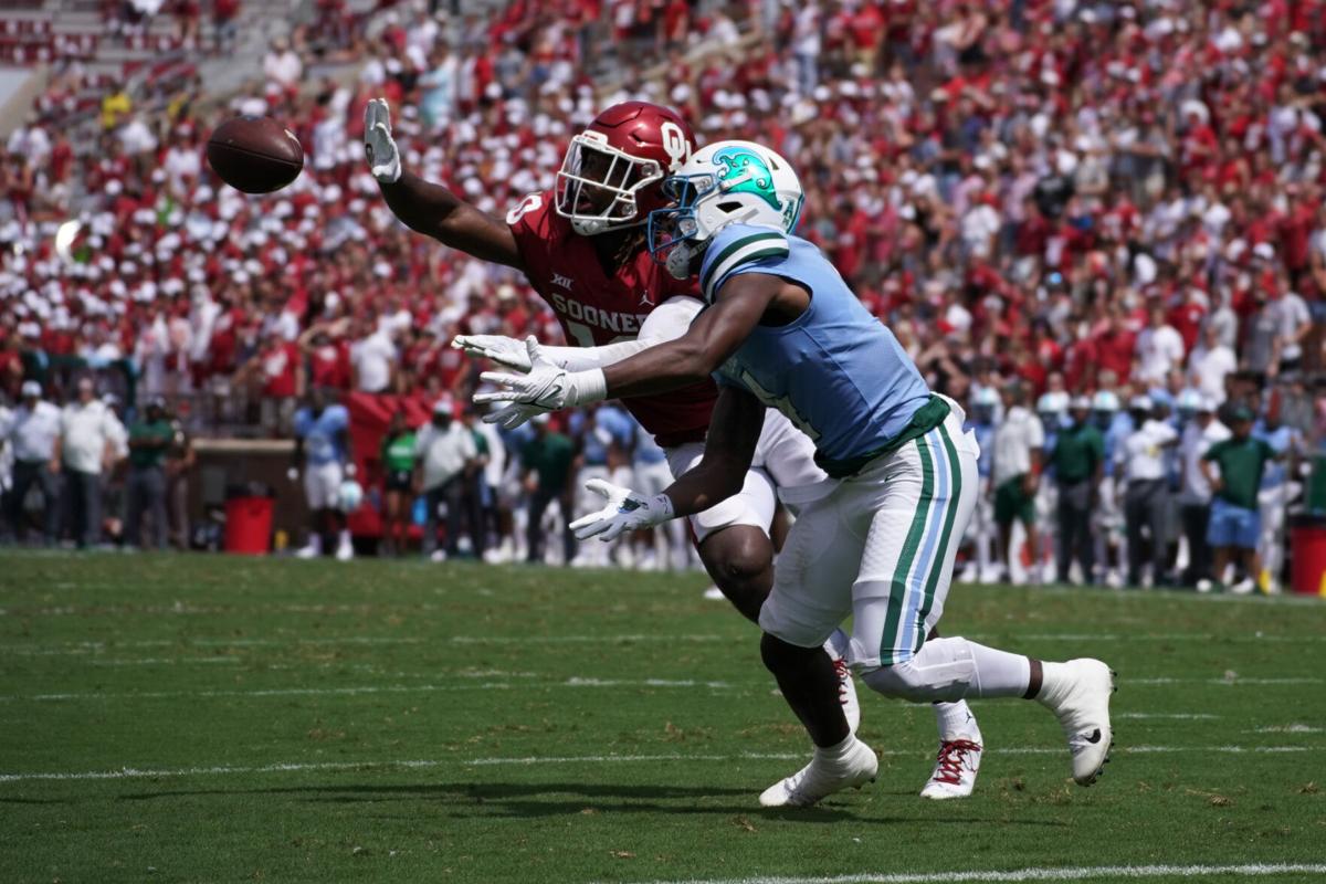 ou football no 2 sooners strong 2nd quarter 2nd half meltdown showcases the good and the bad sports oudaily com