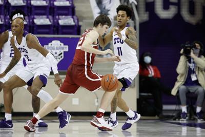 ou mens basketball austin reaves reinvents  role  point guard