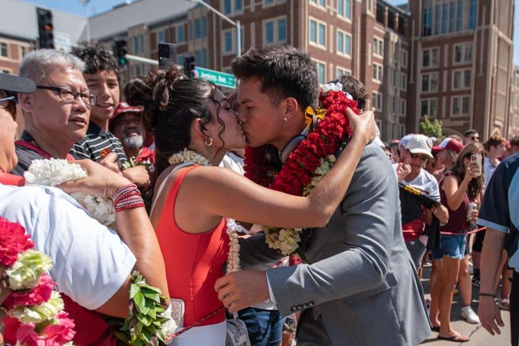 Dillon Gabriel supported by family during OU's win over SMU Sports