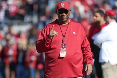 ruffin mcneill ou oudaily defensive coordinator bedlam nov field before game