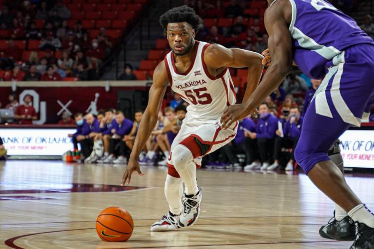 'Playing off of each other' Elijah Harkless, Umoja Gibson's lategame