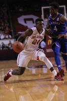 Oklahoma basketball: Sooners trail Kansas 38-33 at halftime
