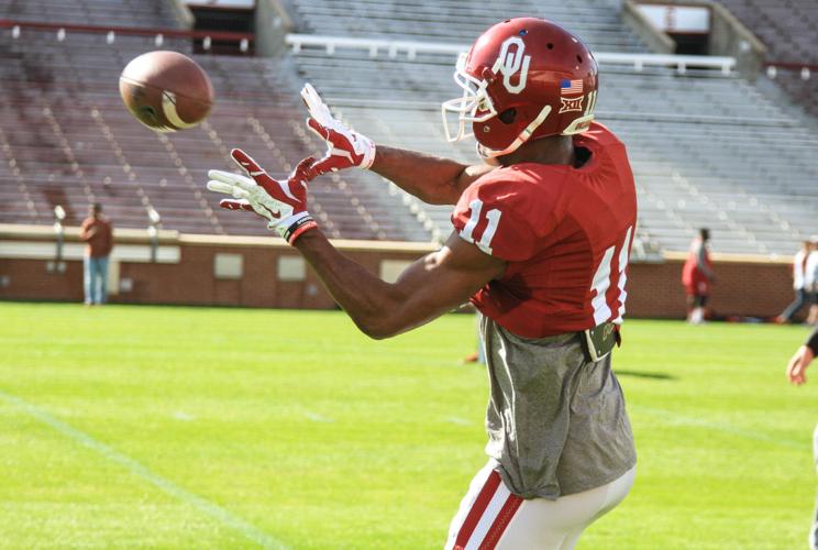 Dede Westbrook catches the ball
