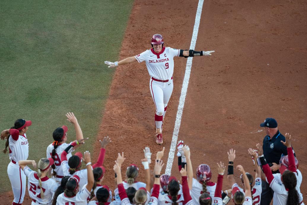 PHOTOS OU softball secures 83 victory over Texas in Game 1 of WCWS
