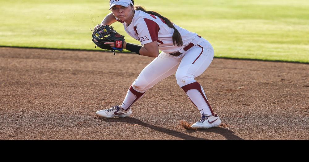 Ou Softball Caleigh Clifton Giselle Juarez Earn Big 12 Weekly Honors Sports Oudaily Com