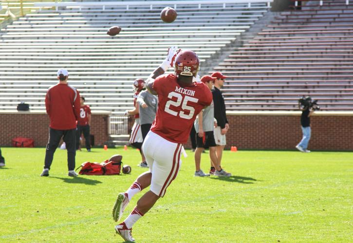 Joe Mixon catches ball