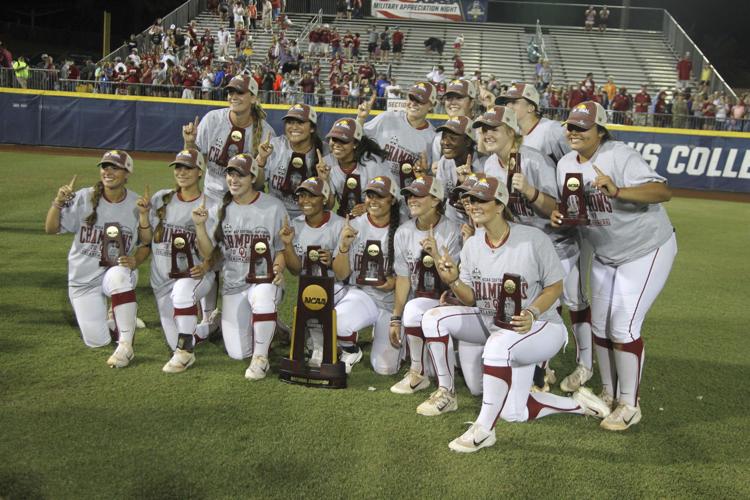 Sooners pose for photos