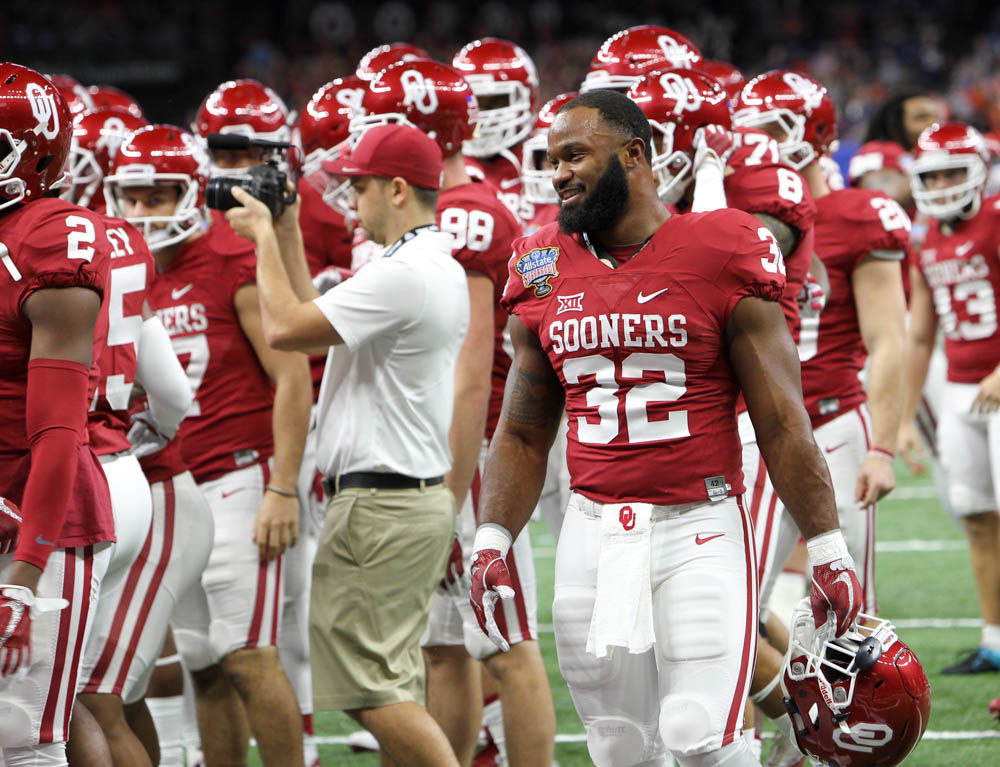 WATCH: Oklahoma RB Samaje Perine proposes to his girlfriend with the help  of a magician