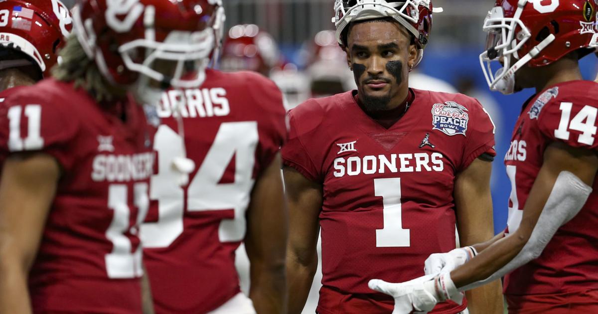 Jalen Hurts inks contract with Eagles, gets $1.94M signing bonus