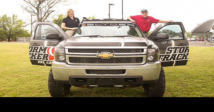 Storm-chasing couple share passion for potentially risky work | News |  oudaily.com