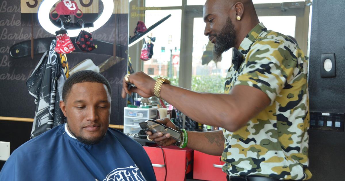Black-owned salon ‘Beauty and Designz’ hopes to create familial environment, inspire minority-owned businesses | Culture Black-owned salon ‘Beauty and Designz’ hopes to create familial environment, inspire minority-owned businesses | Culture