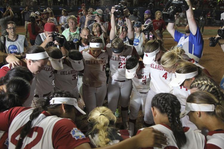 Sooners pray on the mound