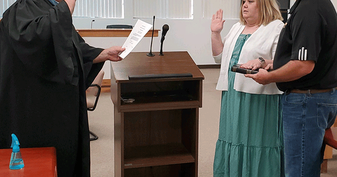 Lori Hammock sworn in as new Circuit Court Clerk Local State