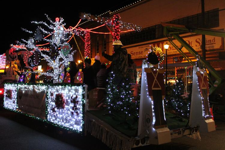 PHOTOS Christmas parade brings cheer to downtown Carthage Multimedia
