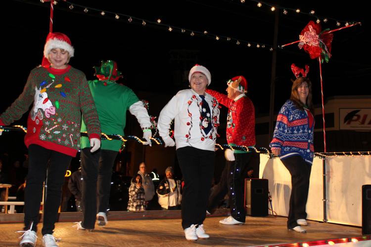 Christmas parade brings cheer to downtown Carthage