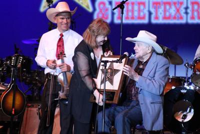 country texas fame hall ritter plaque panolawatchman august inductee leon rausch tommie presents smith