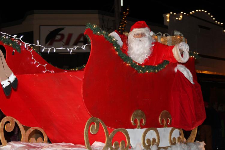 PHOTOS Christmas parade brings cheer to downtown Carthage Multimedia