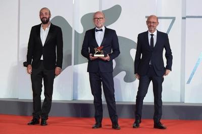 Chloe Zhao S Nomadland Wins Top Prize At Venice Film Fest National Entertainment Pentictonherald Ca