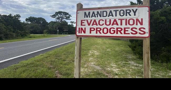 Hurricane Idalia weakens to a tropical storm after slamming Florida as ...