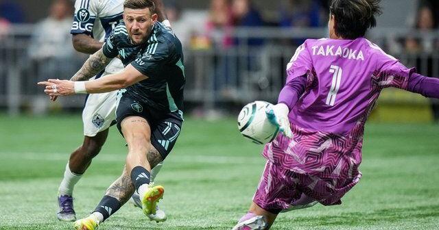 Seattle Sounders down Vancouver Whitecaps 3-0 in CONCACAF Champions Cup play