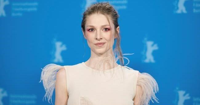 'Euphoria' star Hunter Schafer among protesters arrested during Biden's appearance on 'Late Night' | National Entertainment - Vimarsana News
