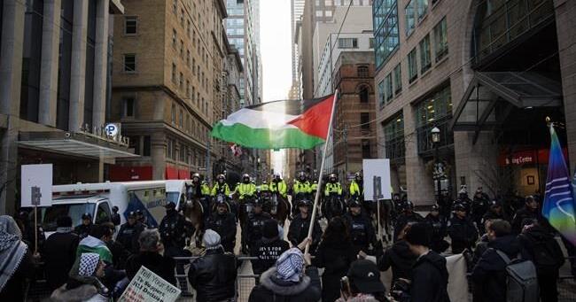 Toronto police make arrests during weekend protest, draw criticism from demonstrators - Vimarsana News