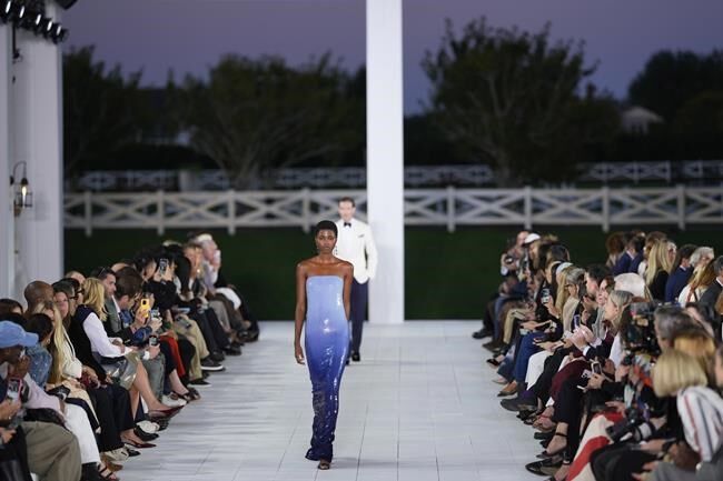 RALPH LAUREN  ストーンヒルギンガム テーラードパジャマＬ Ralph Lauren draws the fashion crowd to the horsey Hamptons for a