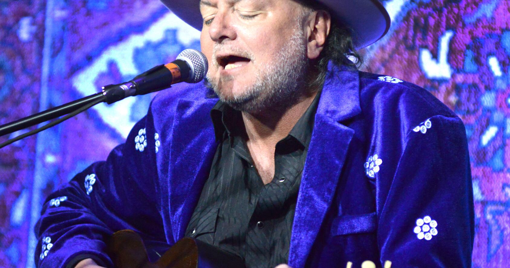 Bluesman David Gogo loves coming to The Dream Cafe - Vimarsana News