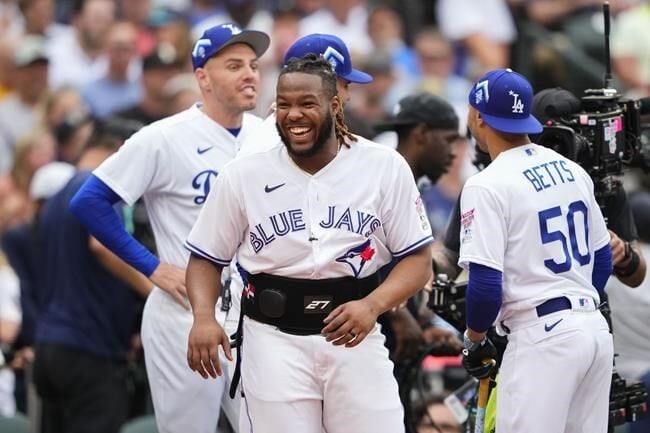 Vladimir Guerrero Jr. gets love from his dad, the baseball world