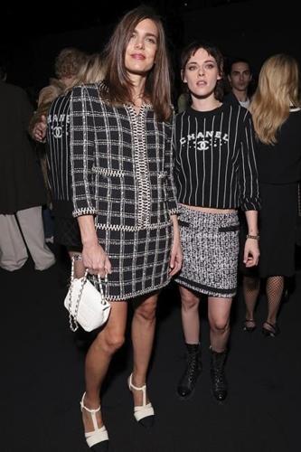 Lea Seydoux attends the Louis Vuitton Womenswear Spring/Summer