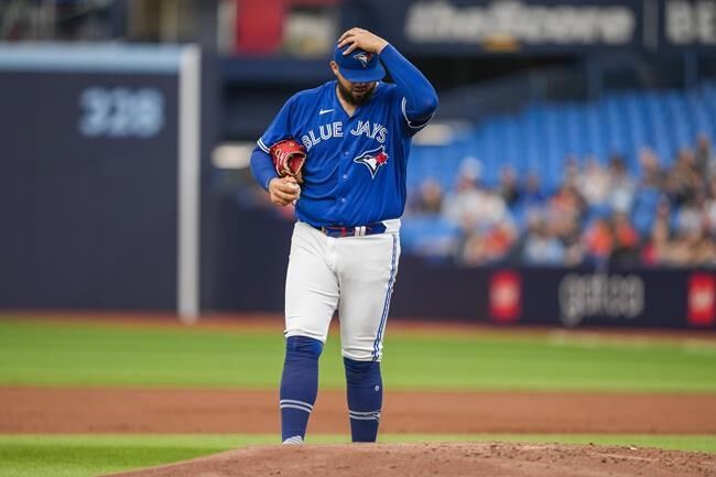 Blue Jays pitcher Hyun Jin Ryu leaves game after being struck by liner on  right knee