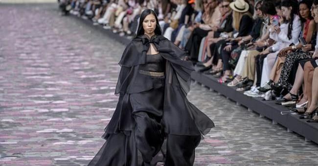 Chanel couture makes a subdued ode to Parisian elegance in fall-winter collection - Vimarsana News