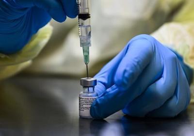 Calculated risk or gamble: Experts differ on merits of Quebec's vaccine strategy