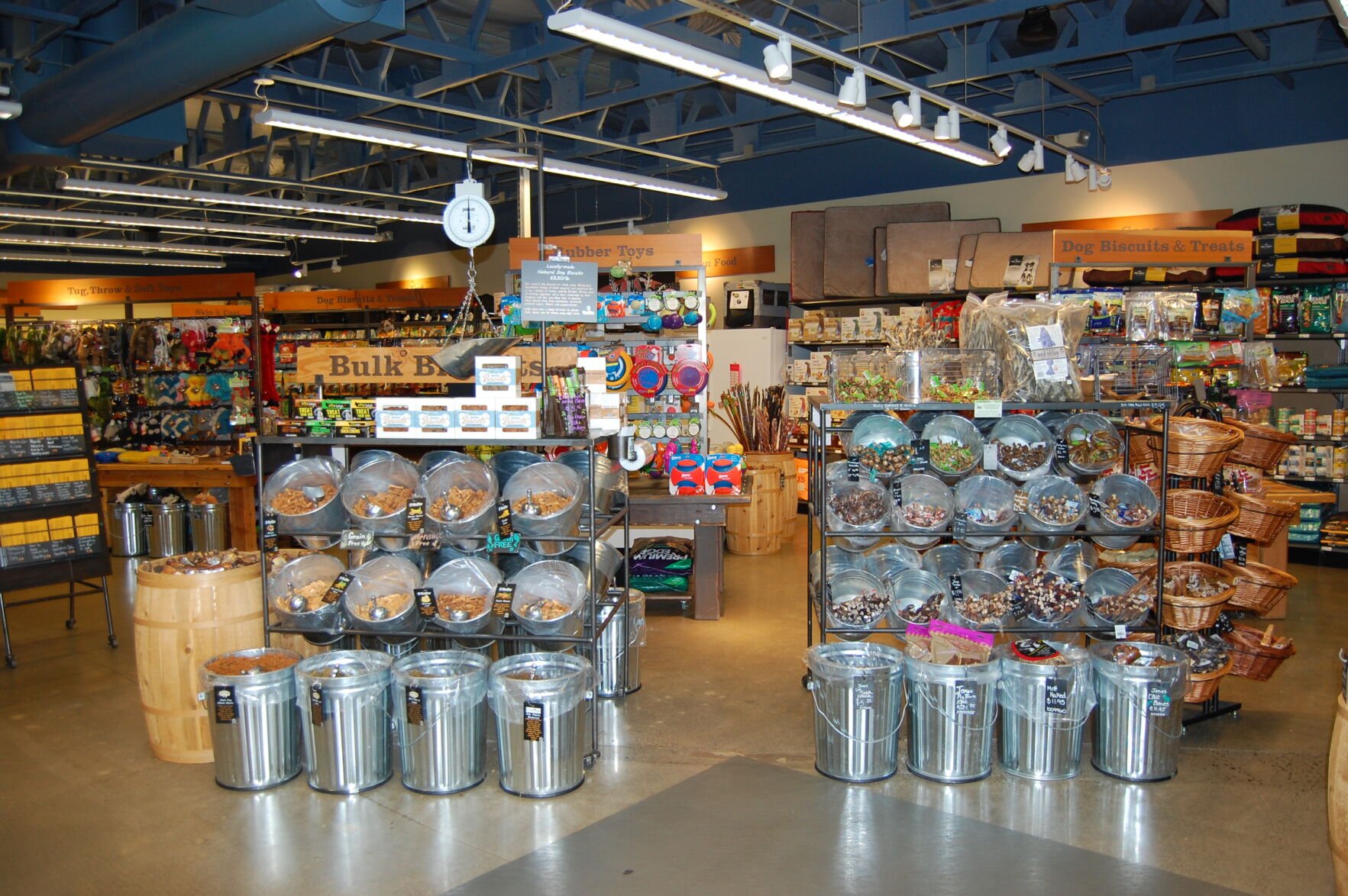 Mud bay pet store supply