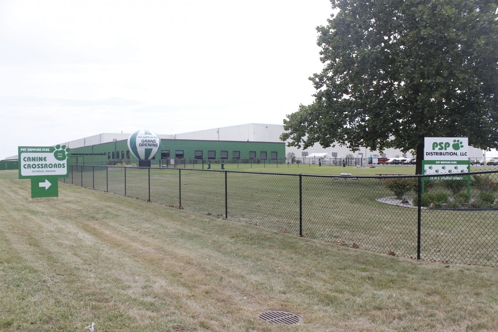 Pet Supplies Plus Installs Dog Park at Indiana Distribution Center