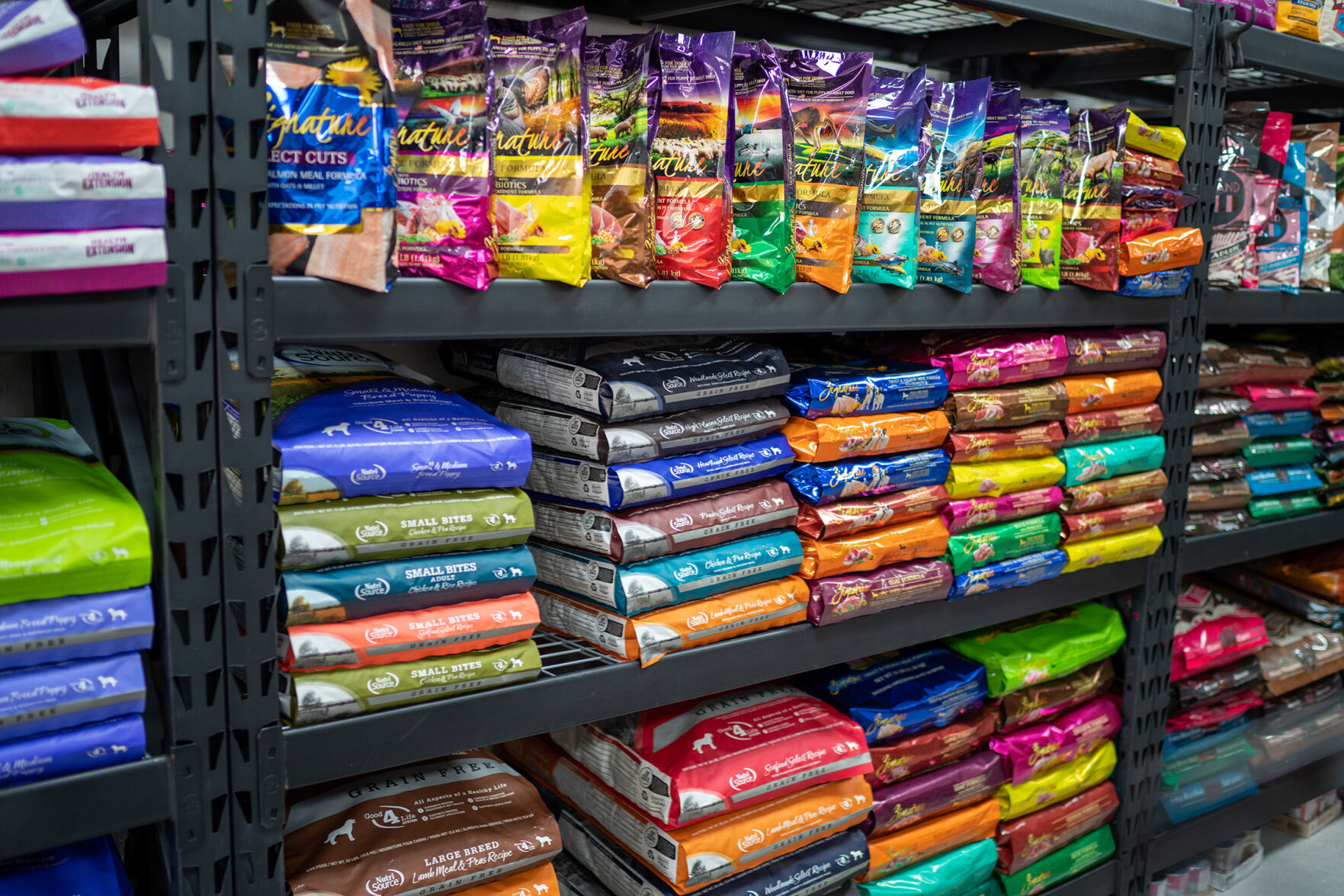 Pet food outlet supermarket