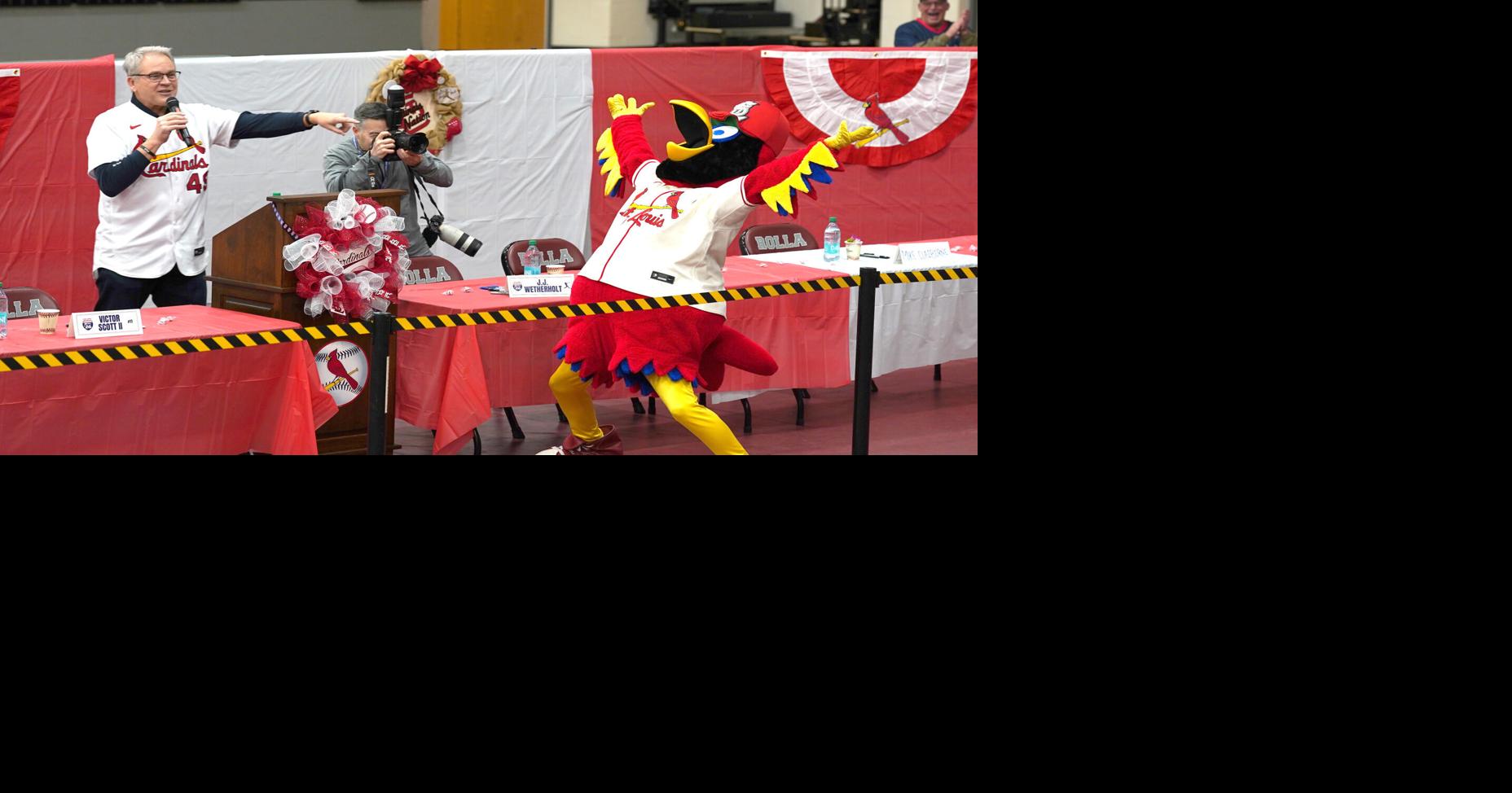 Cardinals show love for Missouri during caravan stop in Rolla