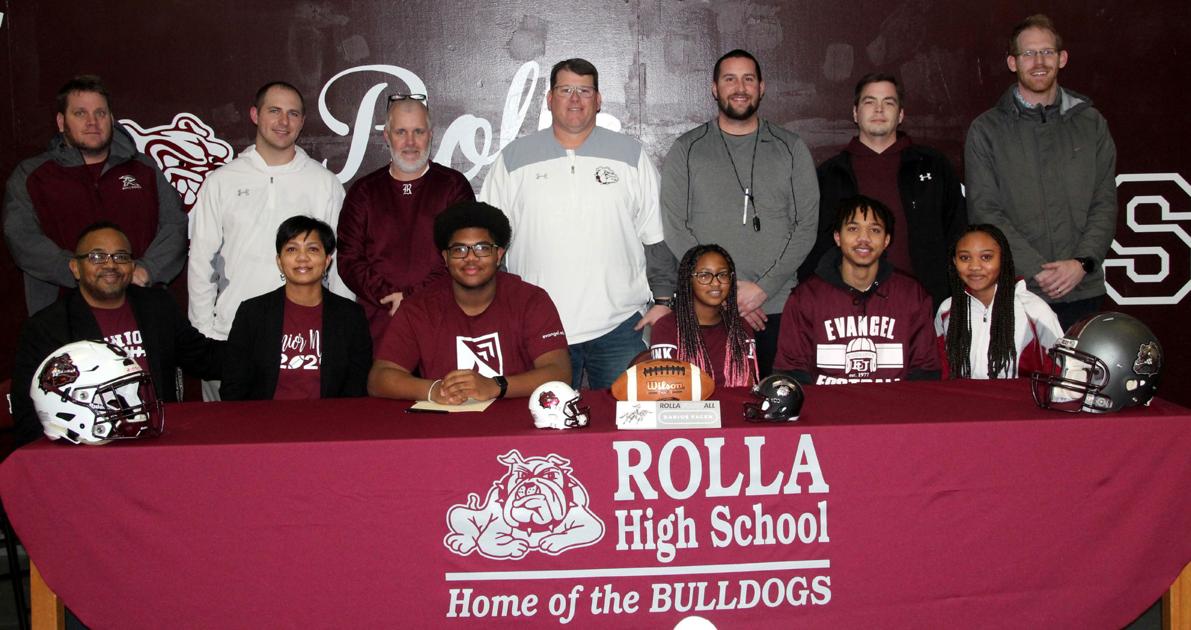 Football Bulldogs Facen To Play At Evangel Local