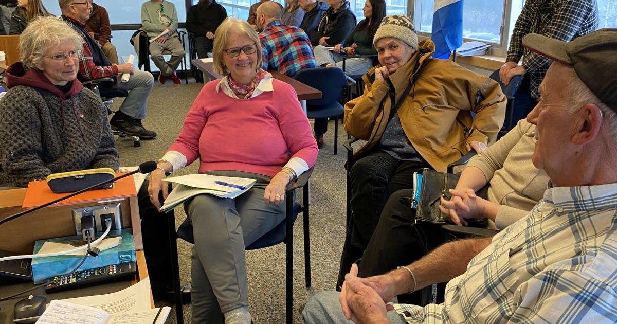 HEAD: Power proposal problems; Unknowns about Salt Springs, Marshdale projects worry public