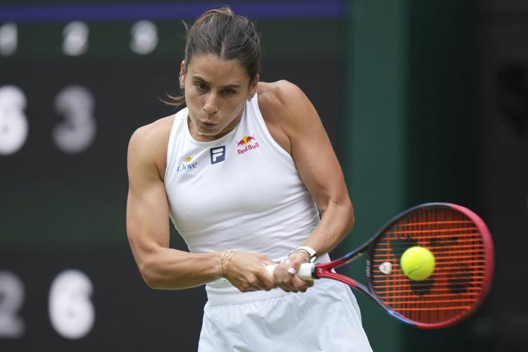 Emma Navarro beats defending Wimbledon champ Barbora Krejcikova. There