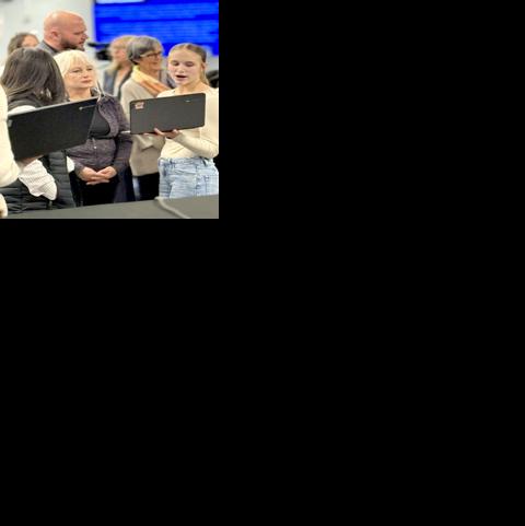 8th graders present Kentucky Projects at BOE meeting